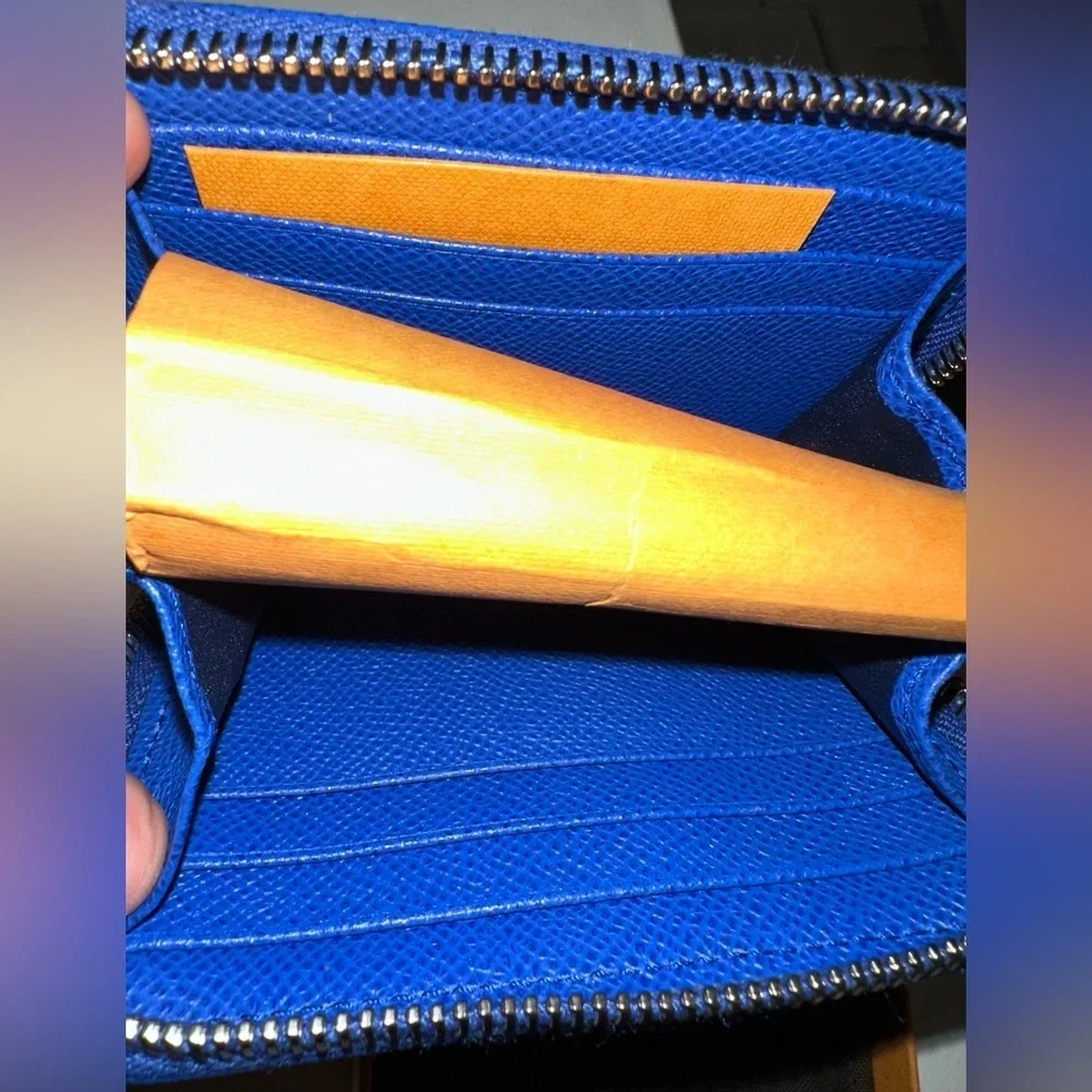 Discontinued Tod’s Blue Pebbled Leather Zip Around Wallet NWT Box Made Italy